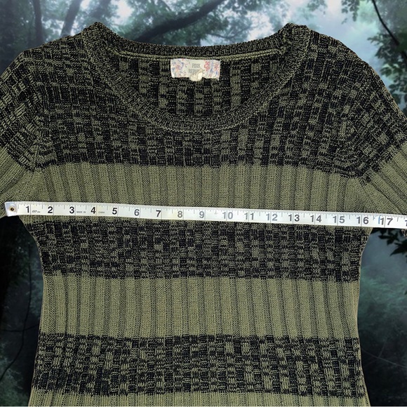 SOLD • striped green sweater - Picture 7 of 9